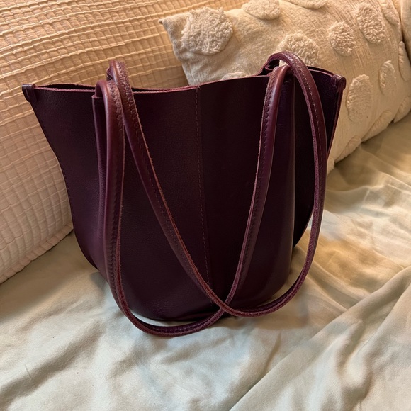 Portland Leather Plum Devan Bag, Classic size - Picture 3 of 4